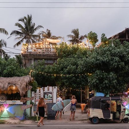 Gaia Ocean Surf Yoga Hostel Ahangama Exterior photo