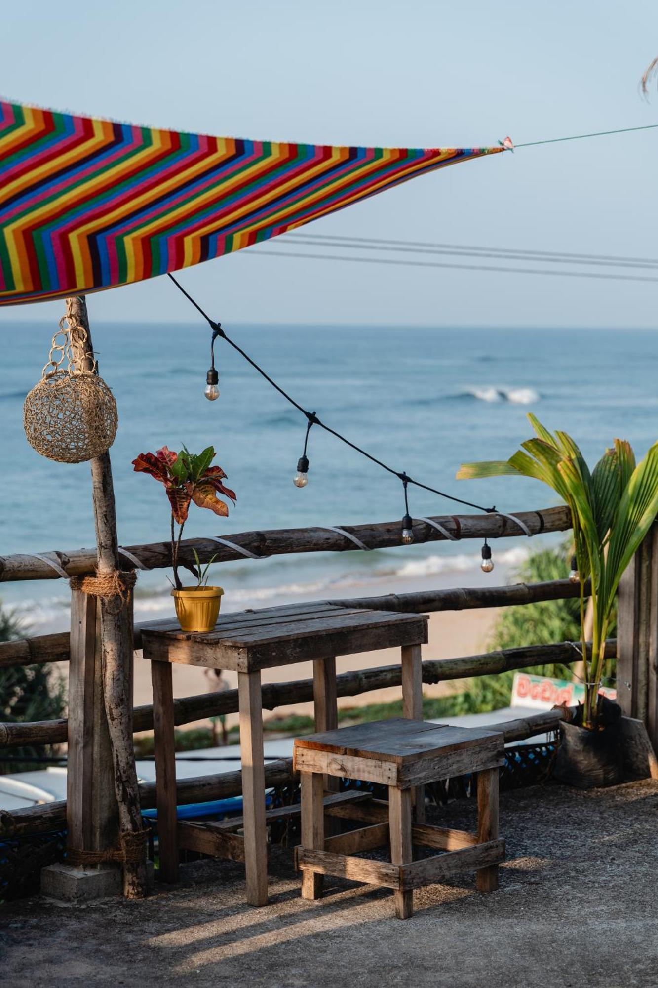 Gaia Ocean Surf Yoga Hostel Ahangama Exterior photo