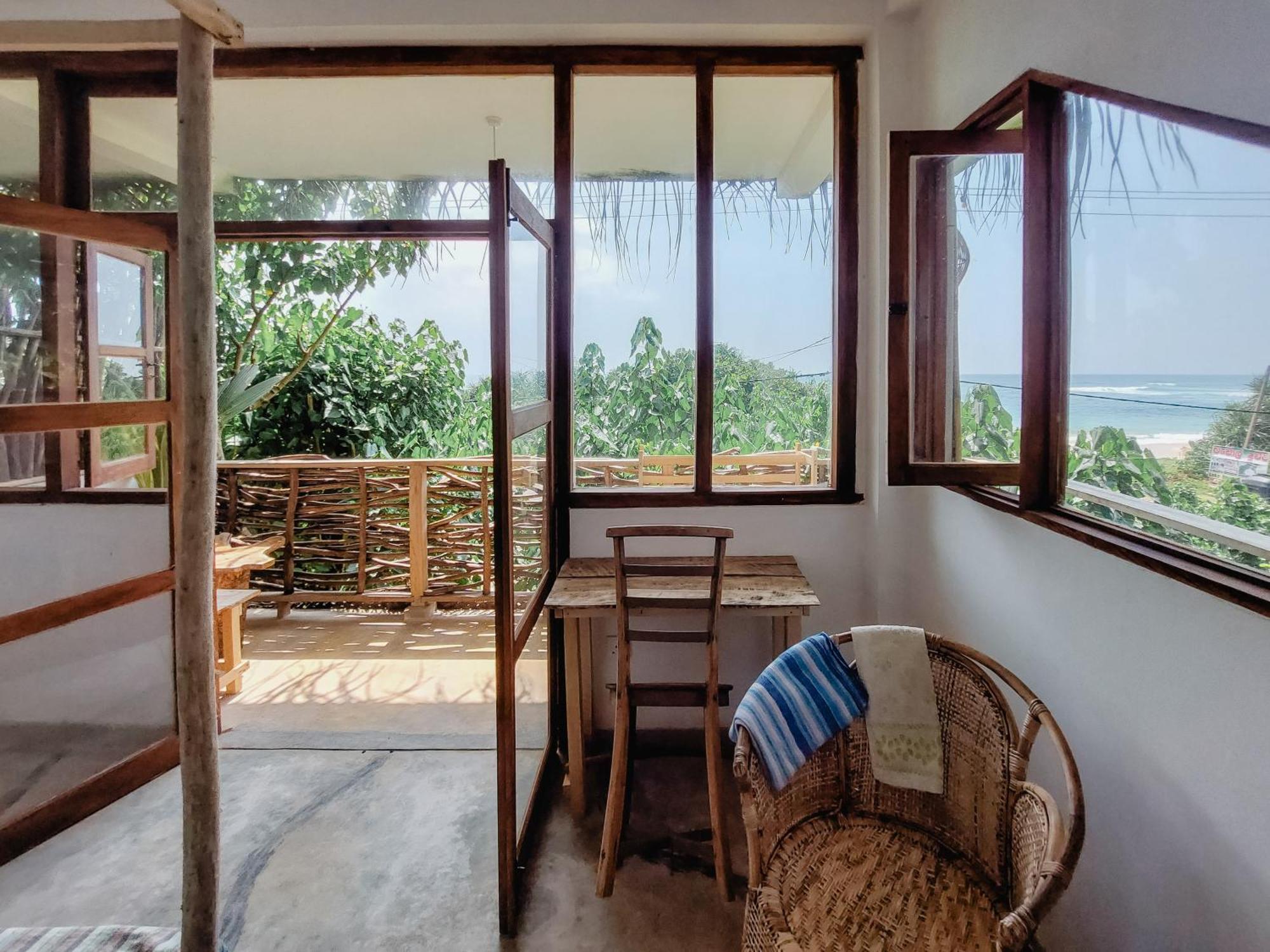 Gaia Ocean Surf Yoga Hostel Ahangama Exterior photo