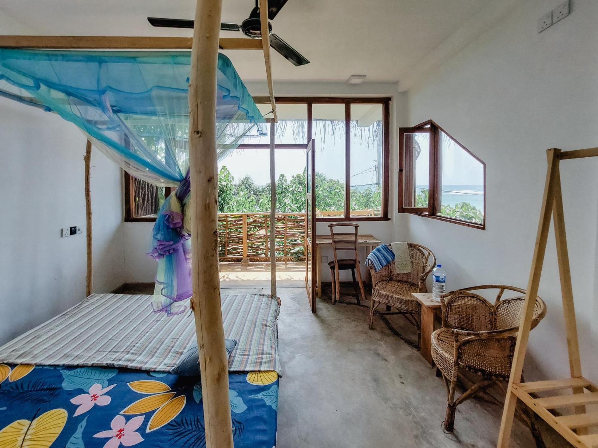 Gaia Ocean Surf Yoga Hostel Ahangama Exterior photo