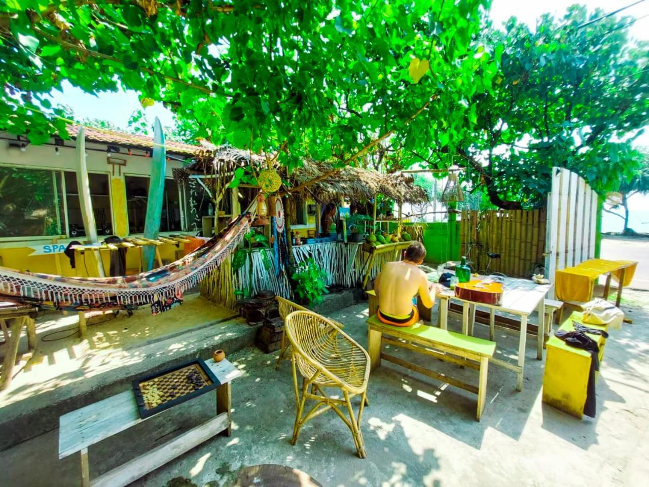 Gaia Ocean Surf Yoga Hostel Ahangama Exterior photo
